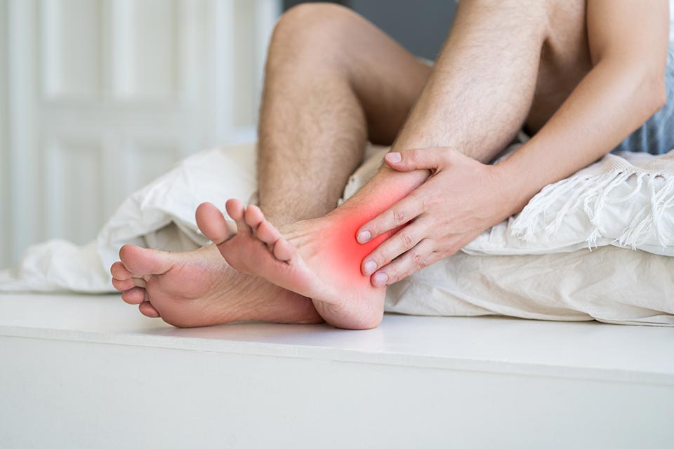 Adulte présentant une douleur à la cheville